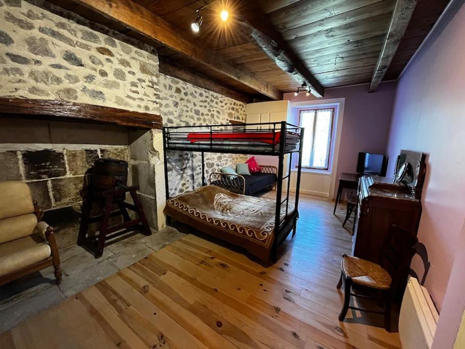Gite A La Ferme Au Coeur De L'Auvergne Saint-Hippolyte  Luaran gambar