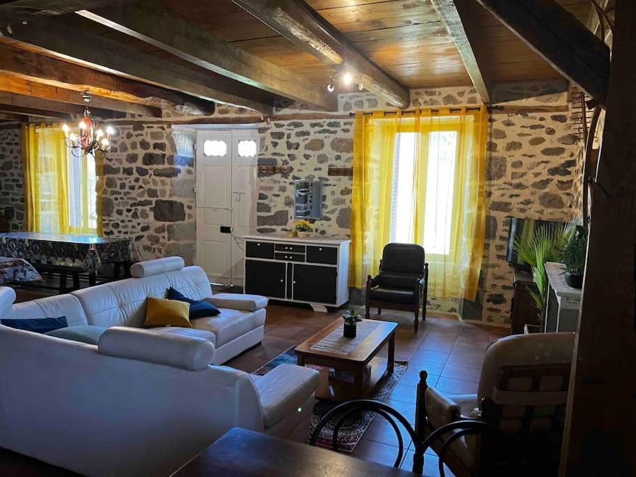 Gite A La Ferme Au Coeur De L'Auvergne Saint-Hippolyte  Luaran gambar