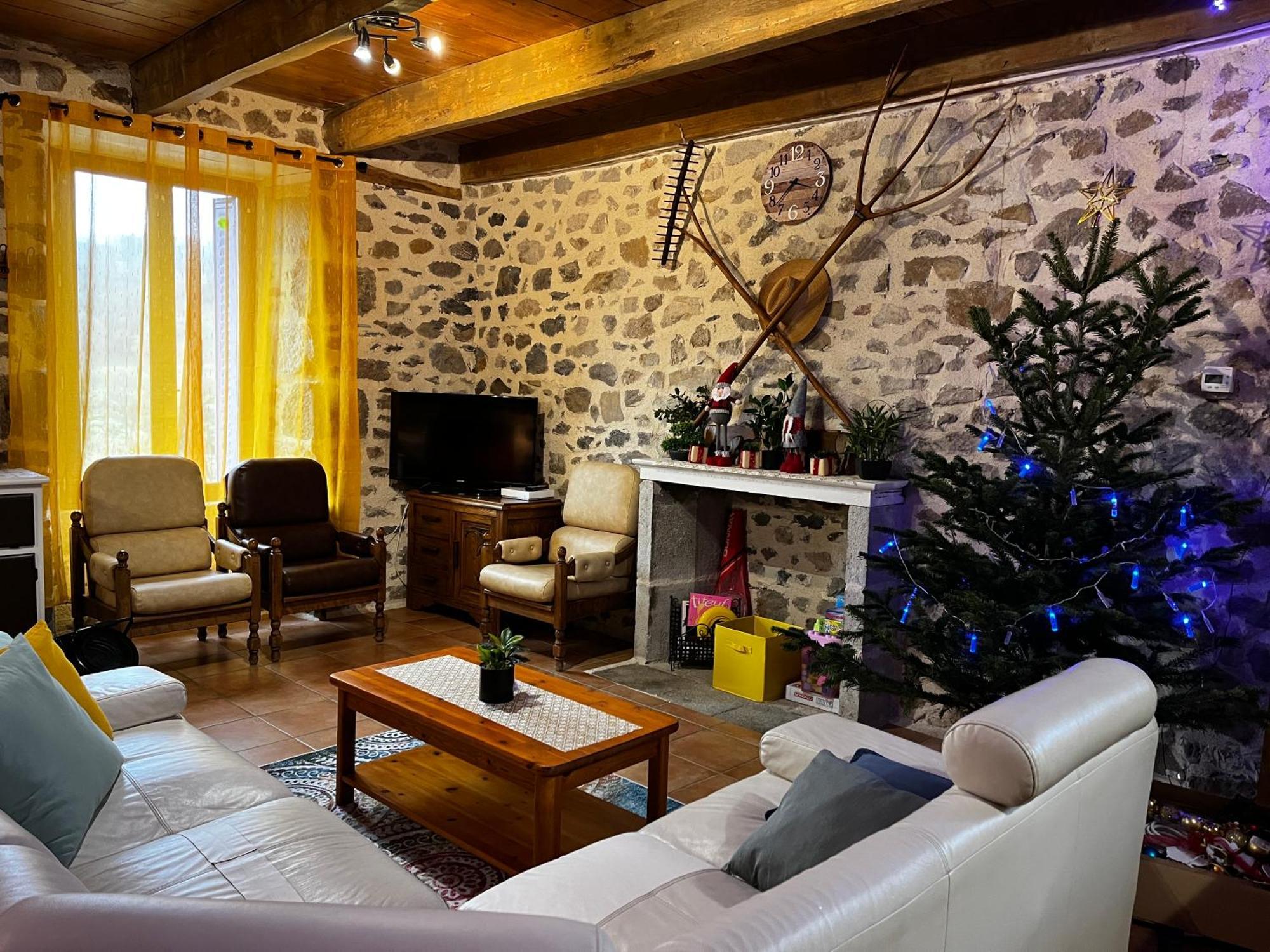 Gite A La Ferme Au Coeur De L'Auvergne Saint-Hippolyte  Luaran gambar